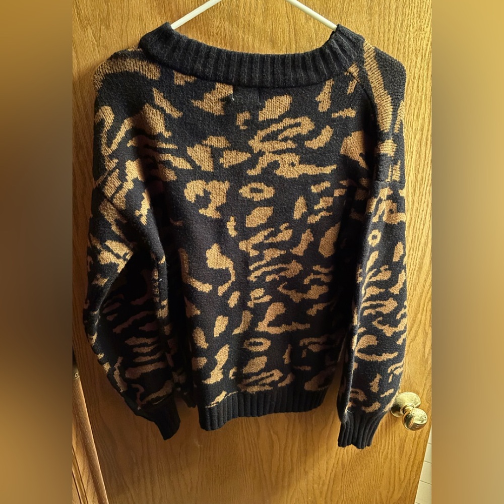 Pink lily sweater size medium